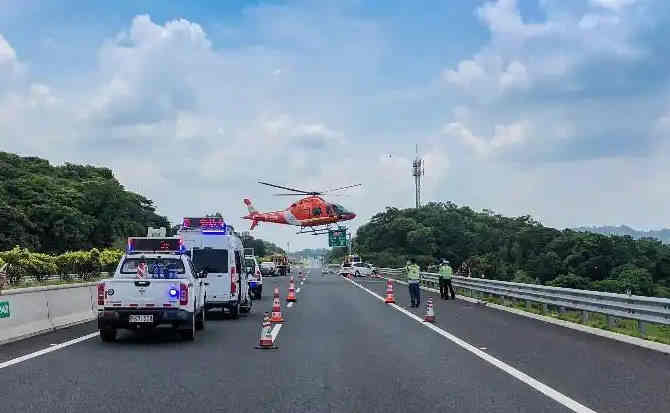 康巴什区高速公路汽车救援案例